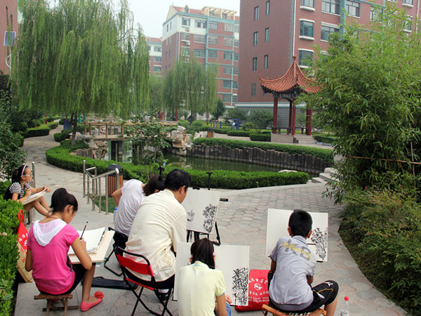 2011.7.14-2012.8.18-2012年8月18日，峄阳书画院组织学生来我村写生.jpg