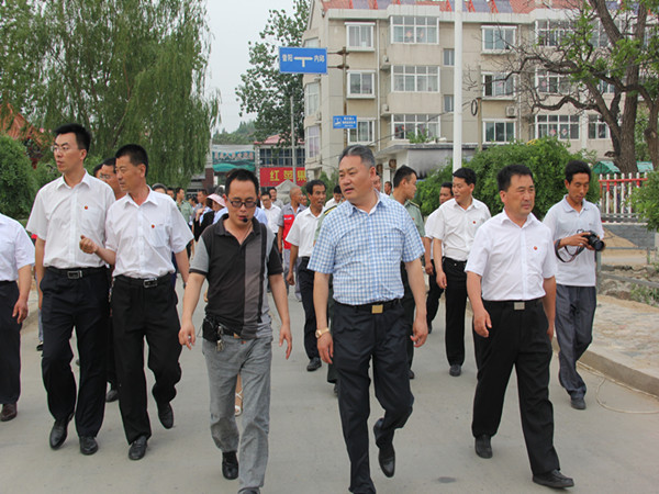 2011.7.26-2014.5.30-组织管理人员到西石河村学习王胜书记无私奉献精神.jpg