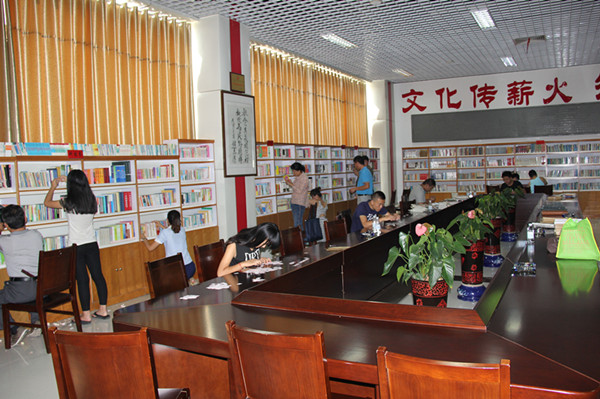 积极参加村委会活动的学生