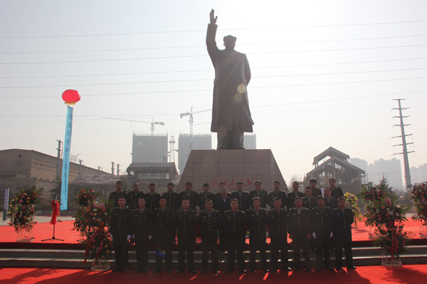 毛主席铜像揭幕在鑫琦公园举行