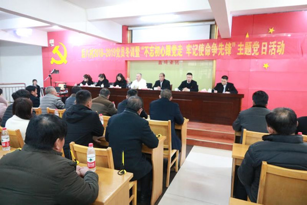 远景主席台.jpg