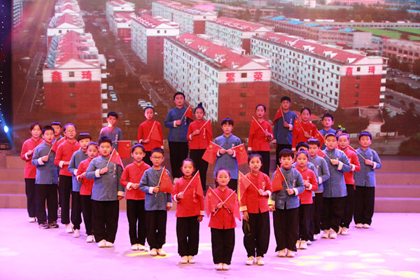 1月23日，后八里沟村青少年参加2019邹城少儿春晚录制活动