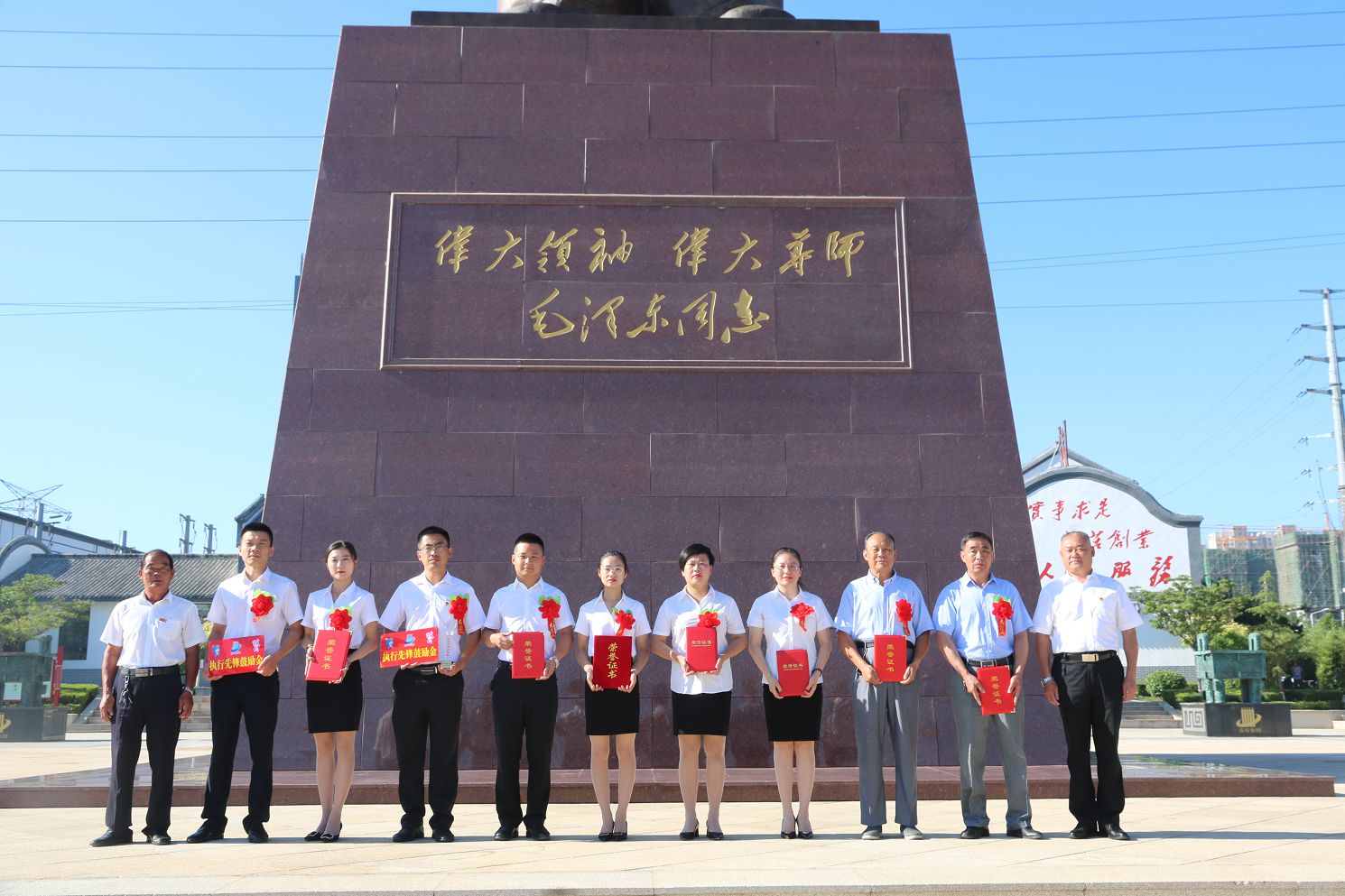 后八里沟村开展“感党恩·守初心·担使命” 建党98周年庆祝活动