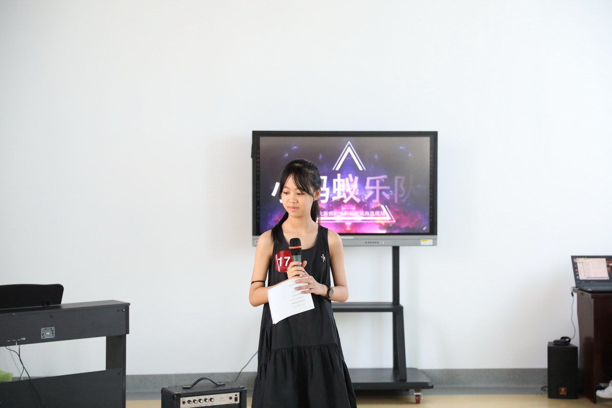 北大新世纪邹城实验学校小蚂蚁乐队海选现场 (1).JPG