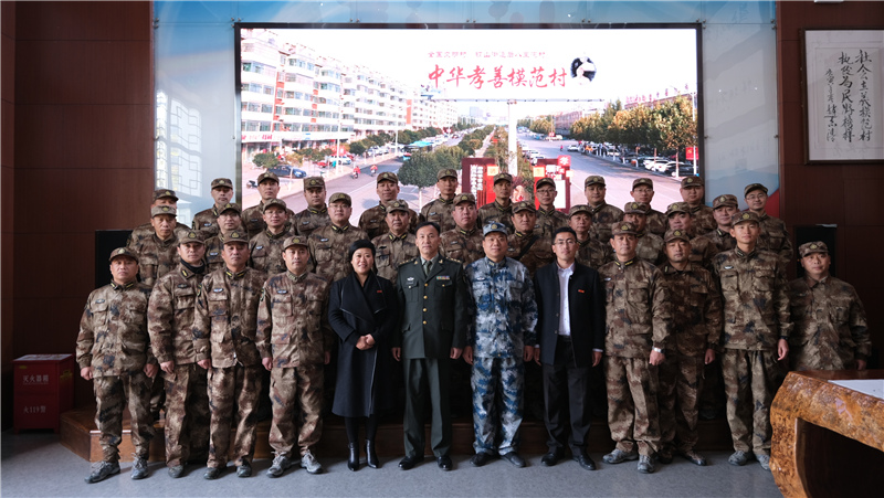 11月28日，济宁任城区武装部人员一行到后八里沟村参观学习,邹城市武装部部长吕成刚陪同.jpg
