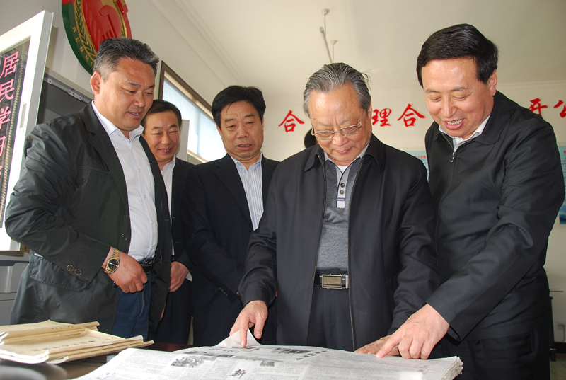 3中央综治委副主任、中央政法委副秘书长、中央综治办主任陈翼平莅临指导，省委常委、宣传部长孙守刚陪同2011.4.20_副本.jpg