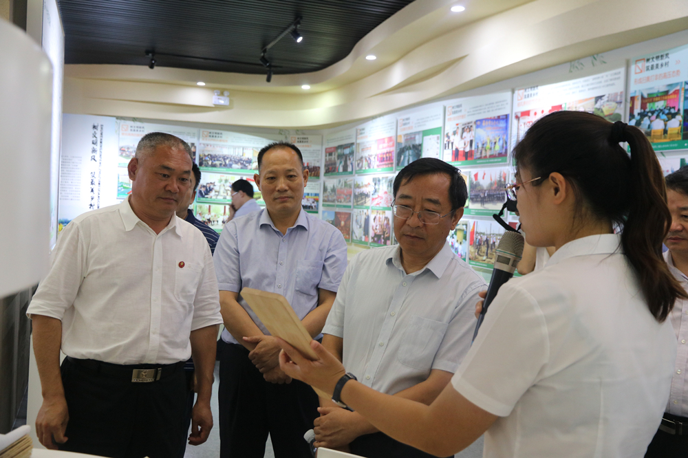 省检察院党组副书记 副检察长张振忠一行到后八村调研，济宁市检察院党组书记检察长宋晓磊陪同 (27)_副本.jpg