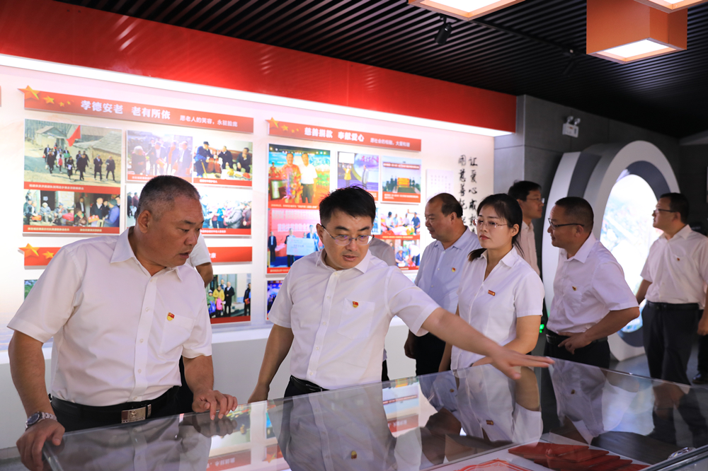 钢山街道副科级以上领导干部，管区村、社区书记，部门负责人参加庆祝建党九十九周年活动到后八村学习，宋伟书记陪同 (12)_副本.jpg