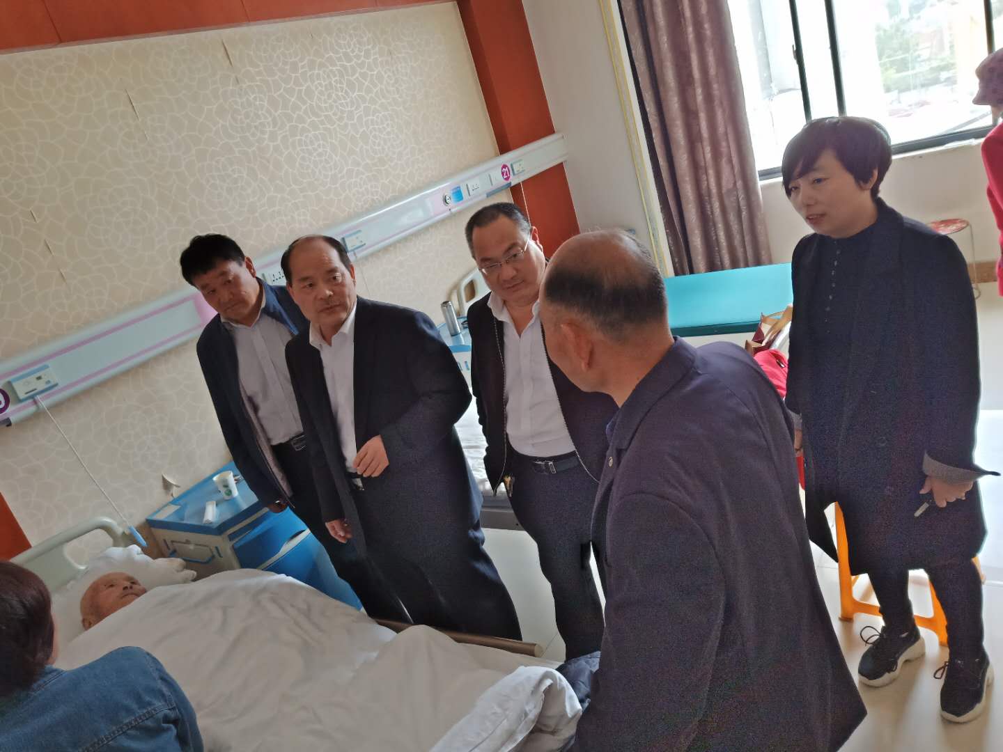 网格化八组看望生病住院的村民宋西稳！.jpg