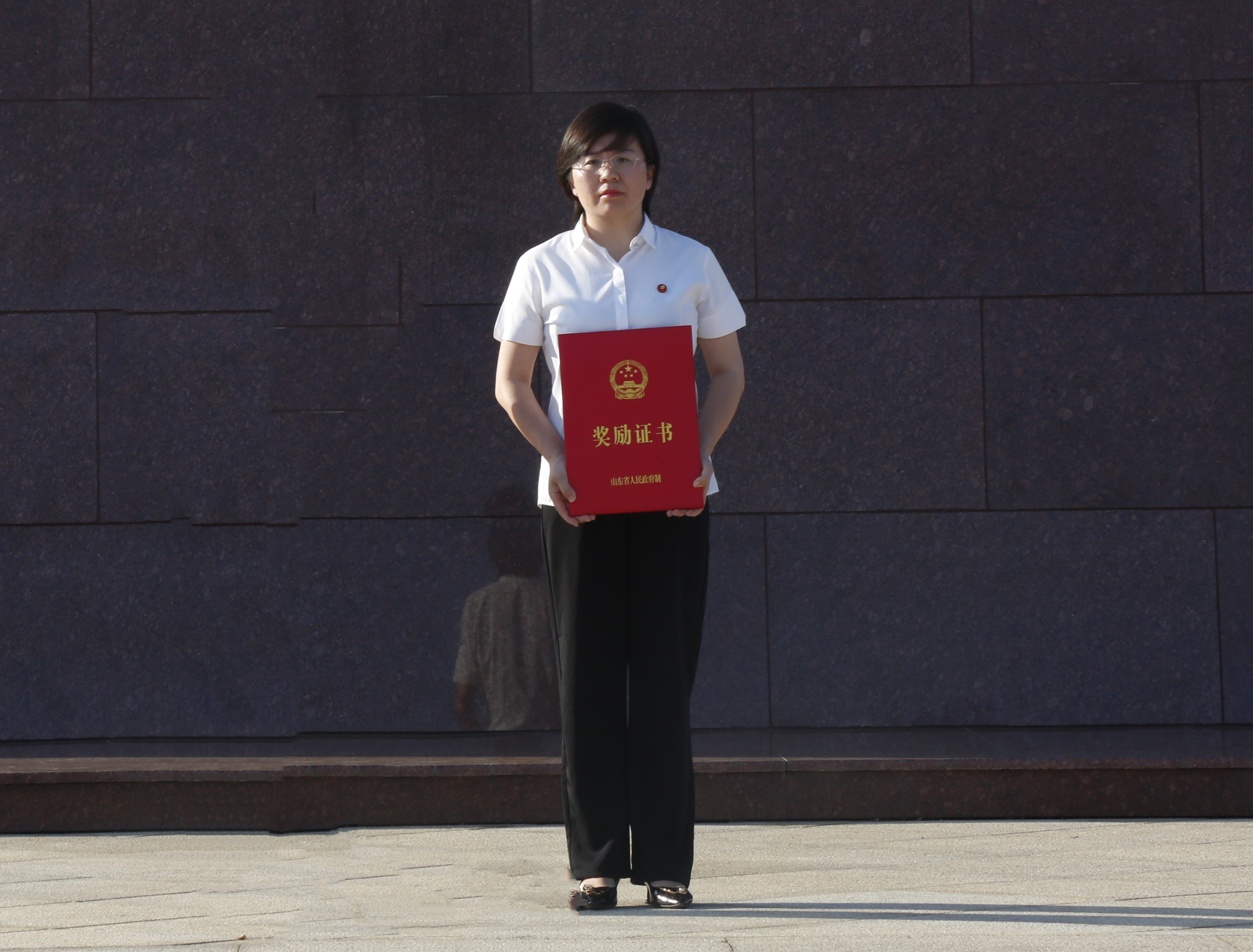 杨瑞霞荣获邹城市“2021年优秀企业家”荣誉称号