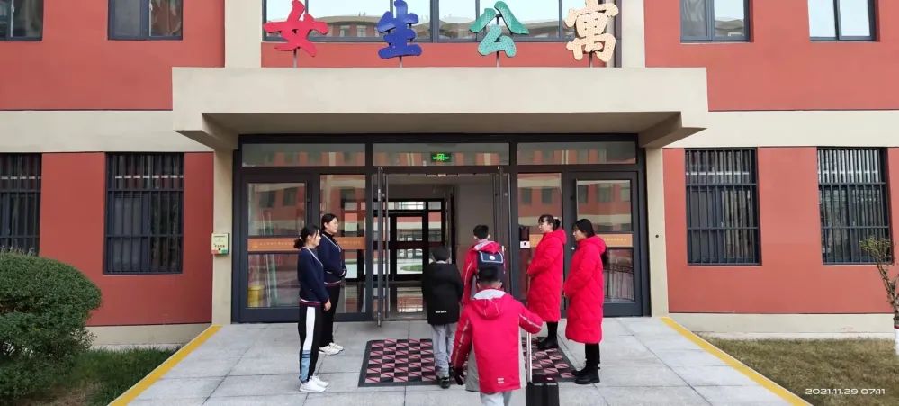 北大新世纪邹城实验学校宿管处荣获“邹城市青年文明号”荣誉称号