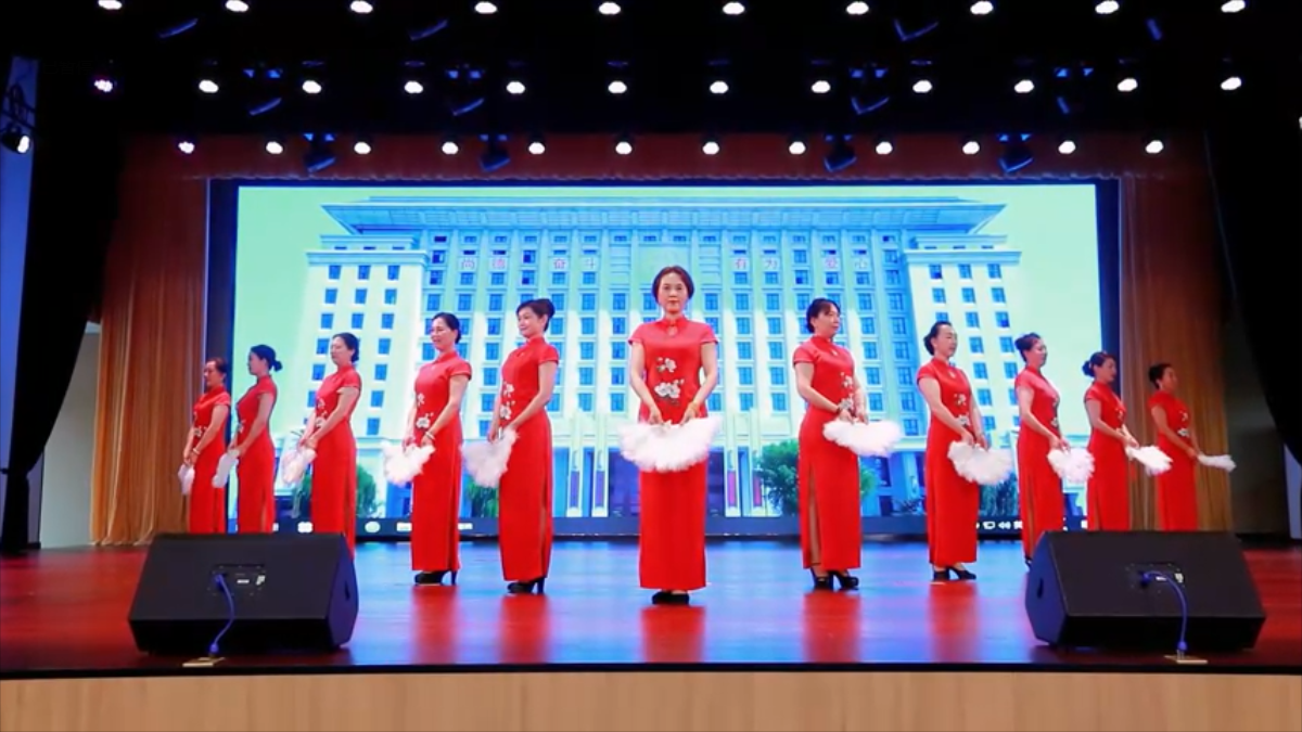 后八里沟村旗袍秀艺术表演团